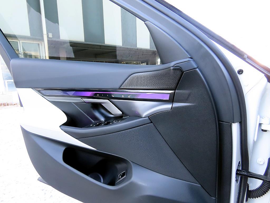 BMW 5시리즈(8세대) 520i - 이미지 15