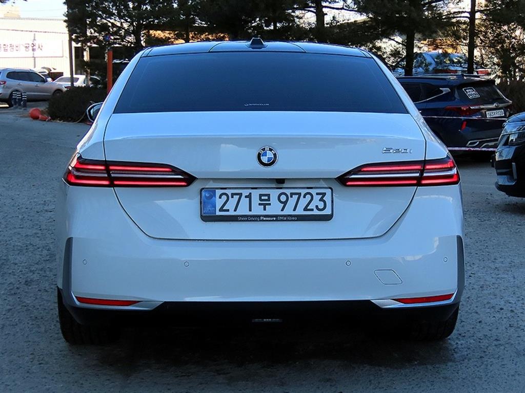 BMW 5시리즈(8세대) 520i - 이미지 17