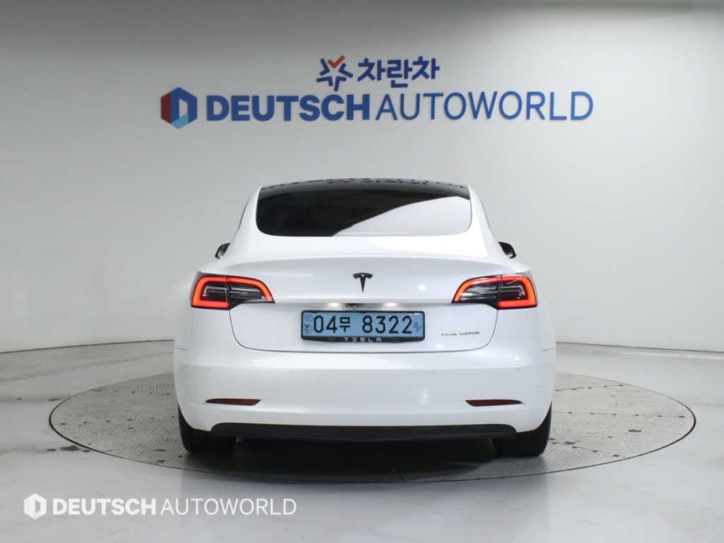 테슬라 모델 3 AWD 롱 레인지 - 이미지 12