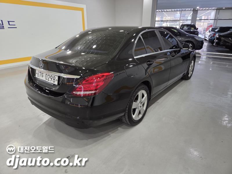 벤츠 C클래스(4세대) C200 d - 이미지 4