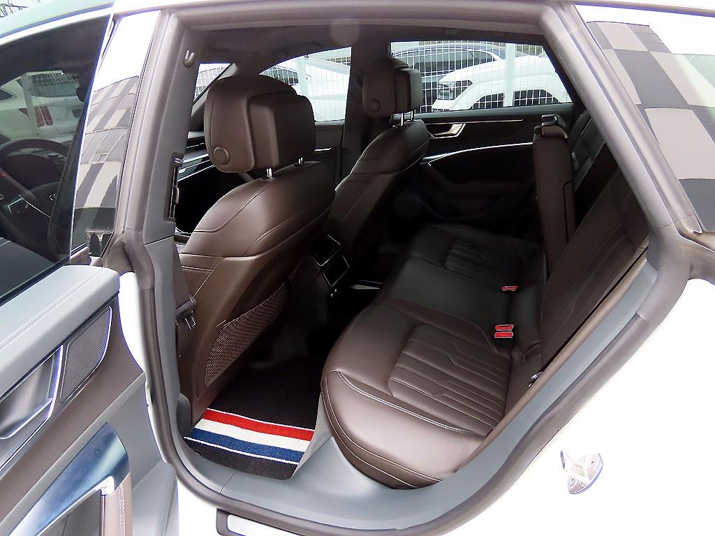 아우디 A7(2세대) 55 TFSI 콰트로 프리미엄 - 이미지 10