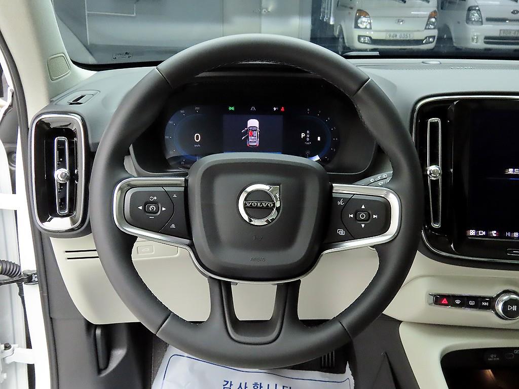 볼보 XC40 2.0 B4 AWD 울트라 브라이트 - 이미지 18