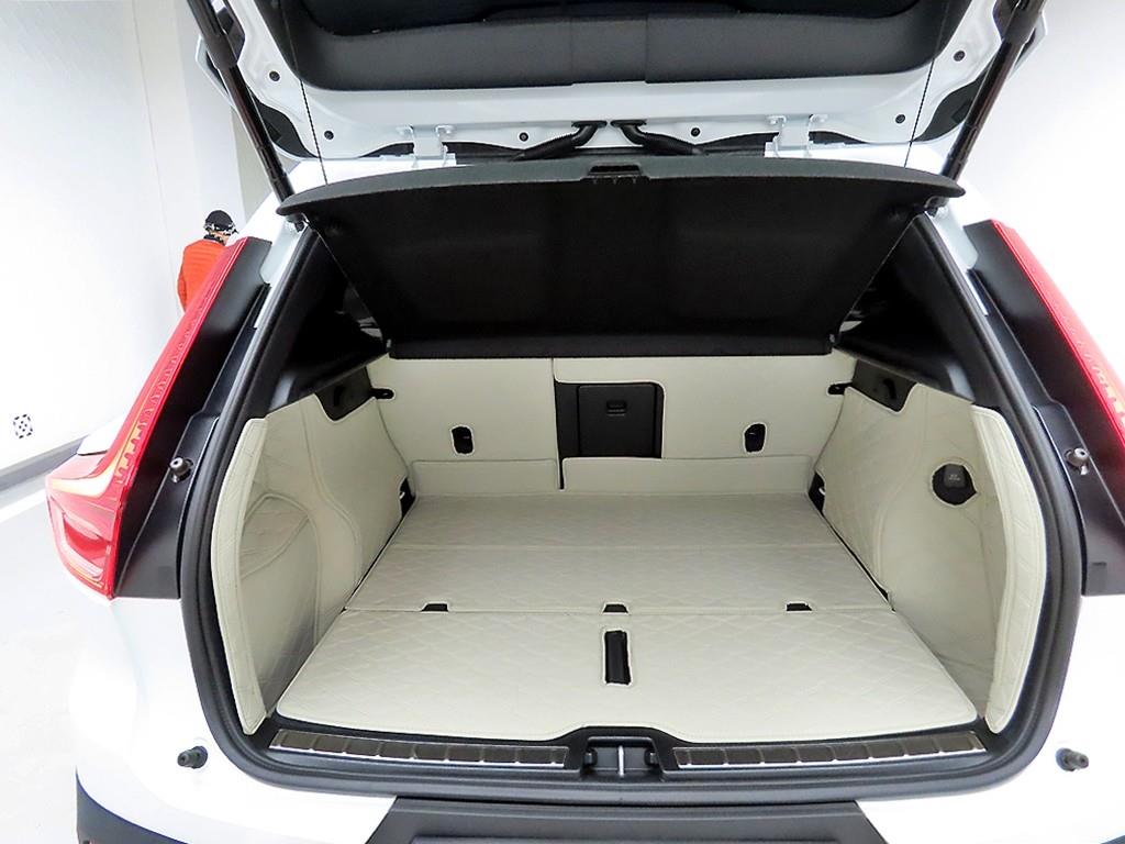 볼보 XC40 2.0 B4 AWD 울트라 브라이트 - 이미지 5