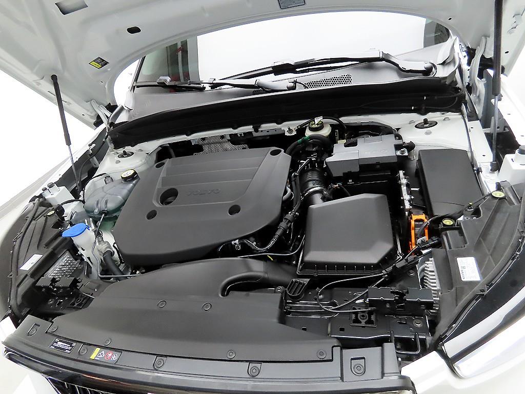 볼보 XC40 2.0 B4 AWD 울트라 브라이트 - 이미지 9