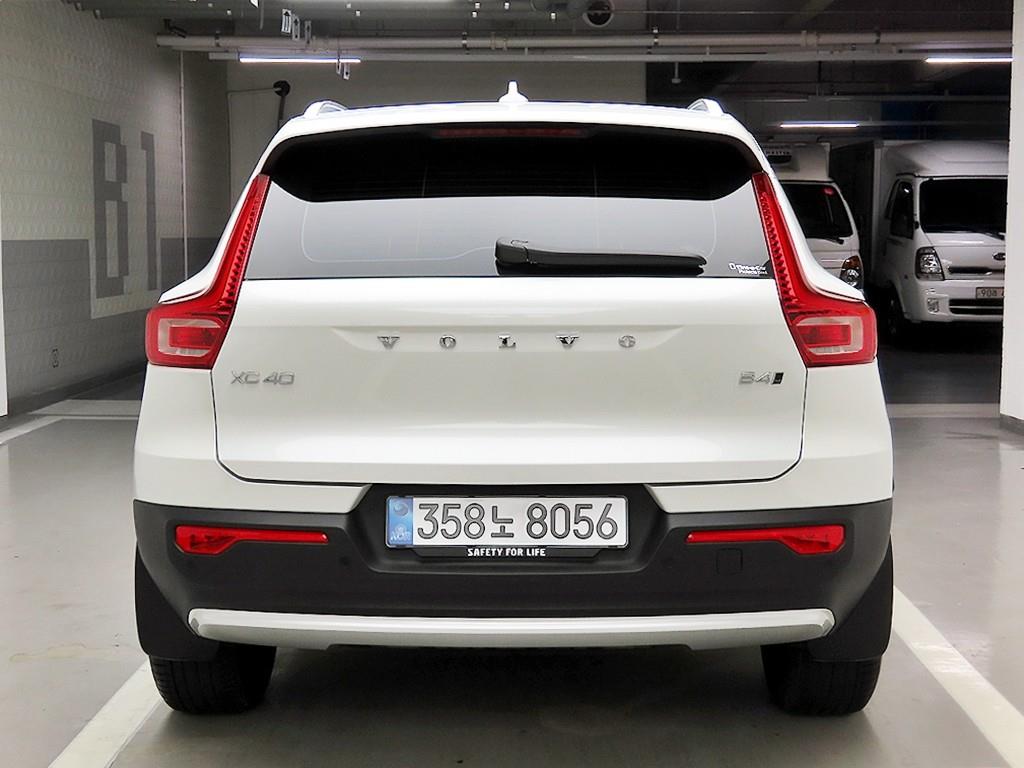 볼보 XC40 2.0 B4 AWD 울트라 브라이트 - 이미지 17