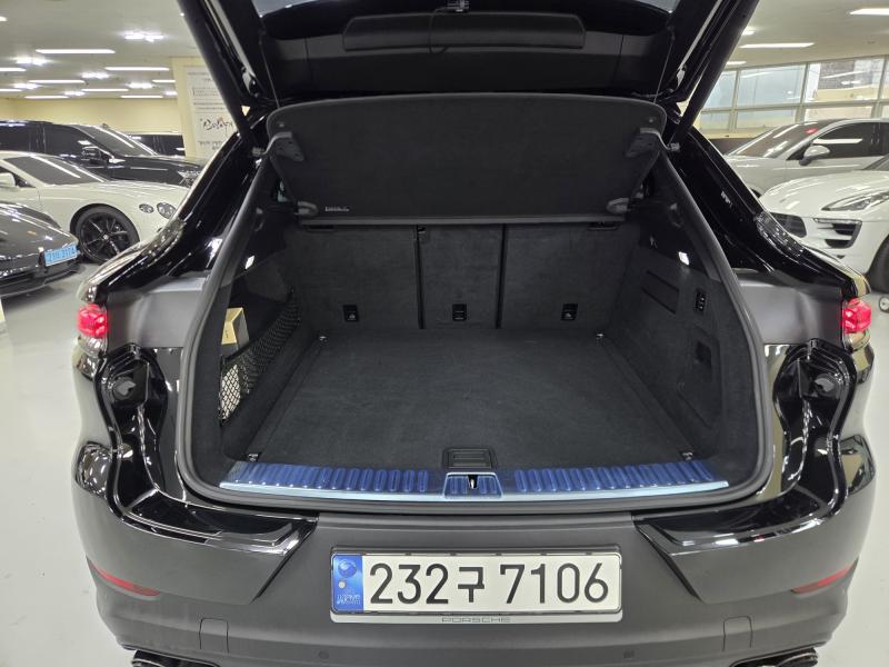 포르쉐 카이엔(3세대) 3.0 V6 쿠페 - 이미지 12