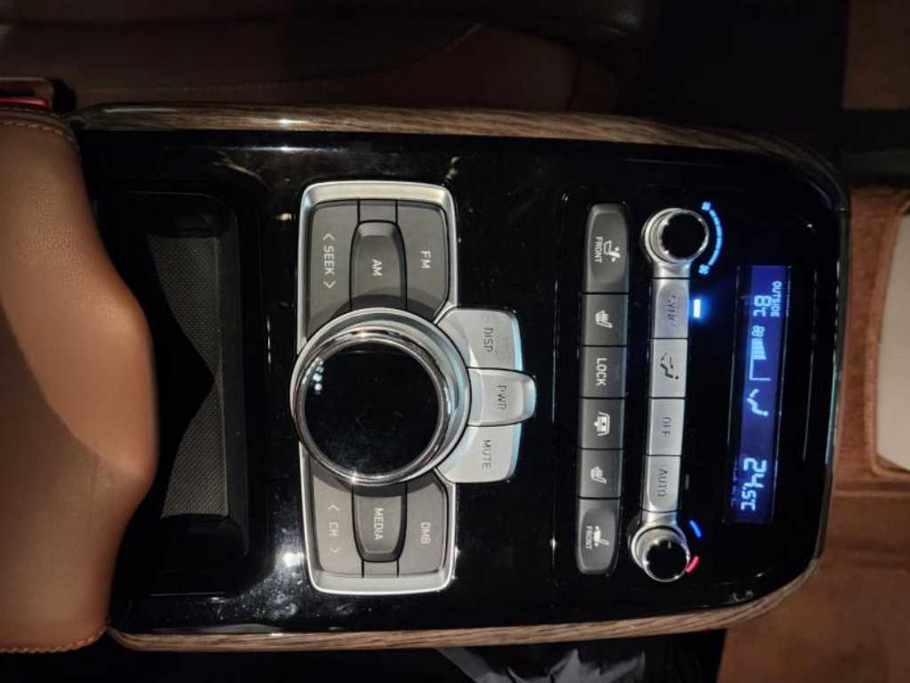 제네시스 G90 3.8 AWD 프리미엄 럭셔리 - 이미지 8