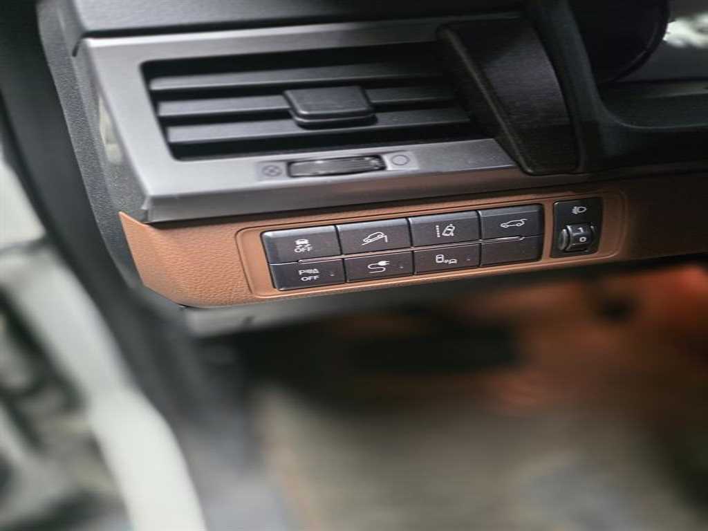 KG모빌리티(쌍용) G4 렉스턴 2.2 4WD 마제스티 - 이미지 3