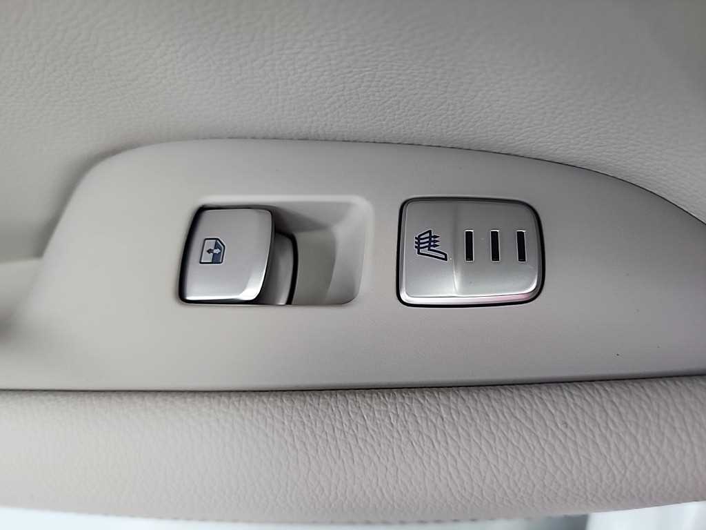 제네시스 더 뉴G70 가솔린 2.0T 2WD 기본형 - 이미지 18