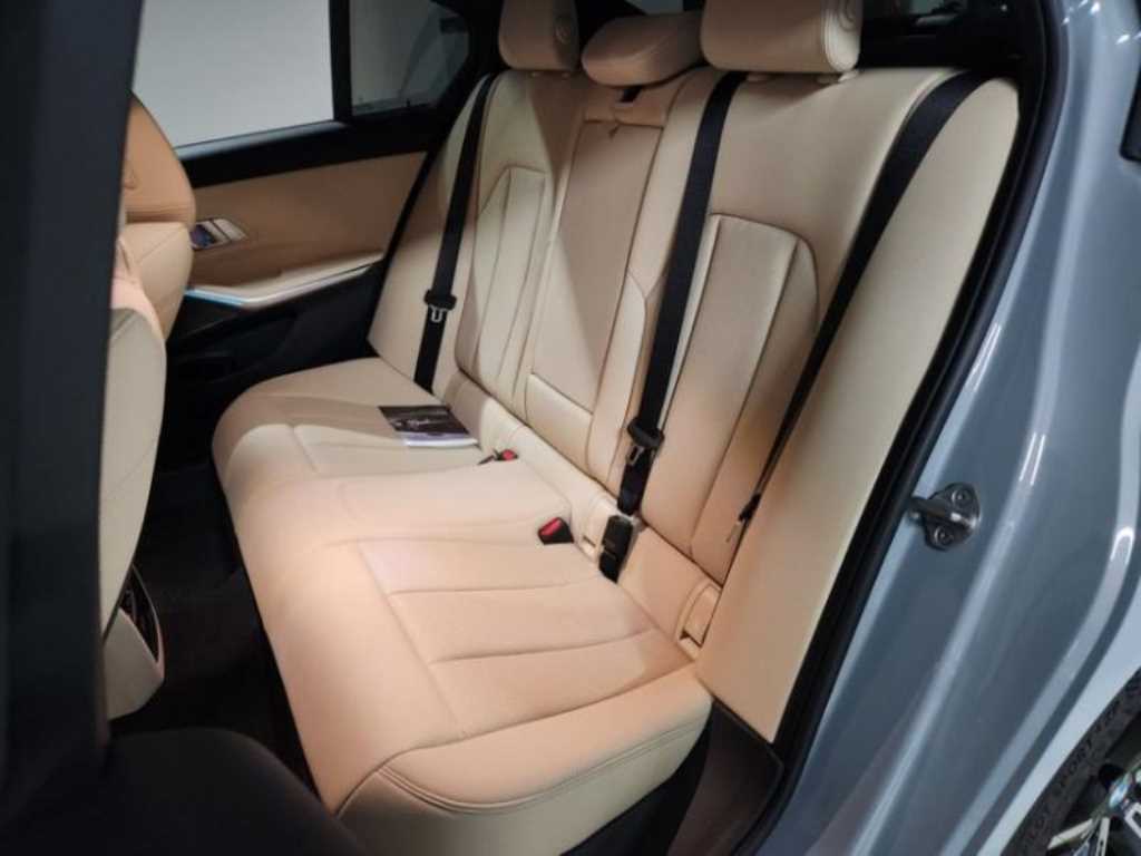 BMW 3시리즈(7세대) 320i M 스포츠팩 - 이미지 5