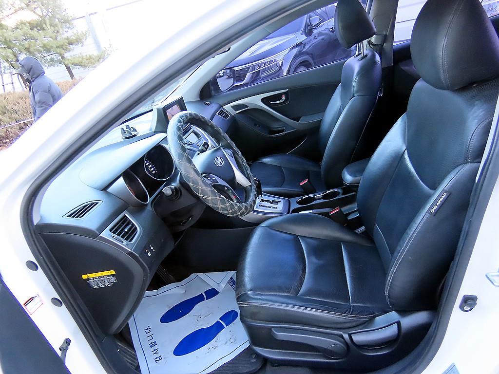 현대 아반떼MD M16 GDi 럭셔리 - 이미지 14