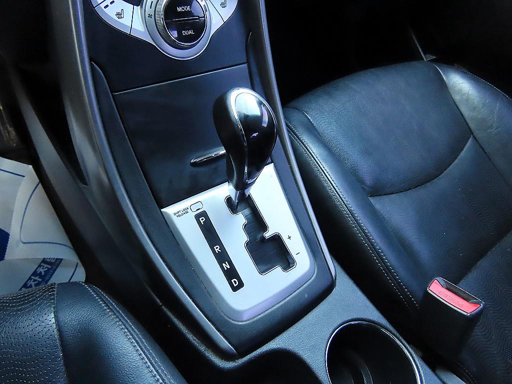 현대 아반떼MD M16 GDi 럭셔리 - 이미지 15