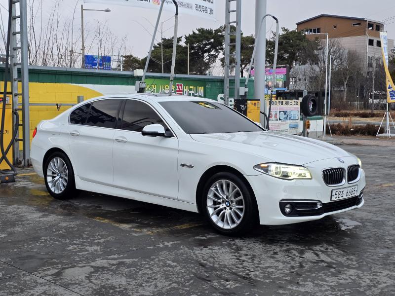 BMW 5시리즈(6세대) 520d xDrive 럭셔리라인 플러스 - 이미지 12