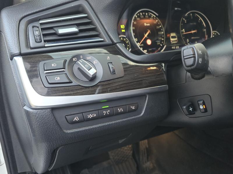 BMW 5시리즈(6세대) 520d xDrive 럭셔리라인 플러스 - 이미지 5