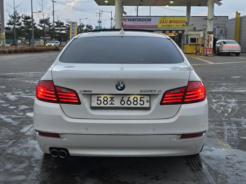 BMW 5시리즈(6세대) 520d xDrive 럭셔리라인 플러스 - 이미지 14