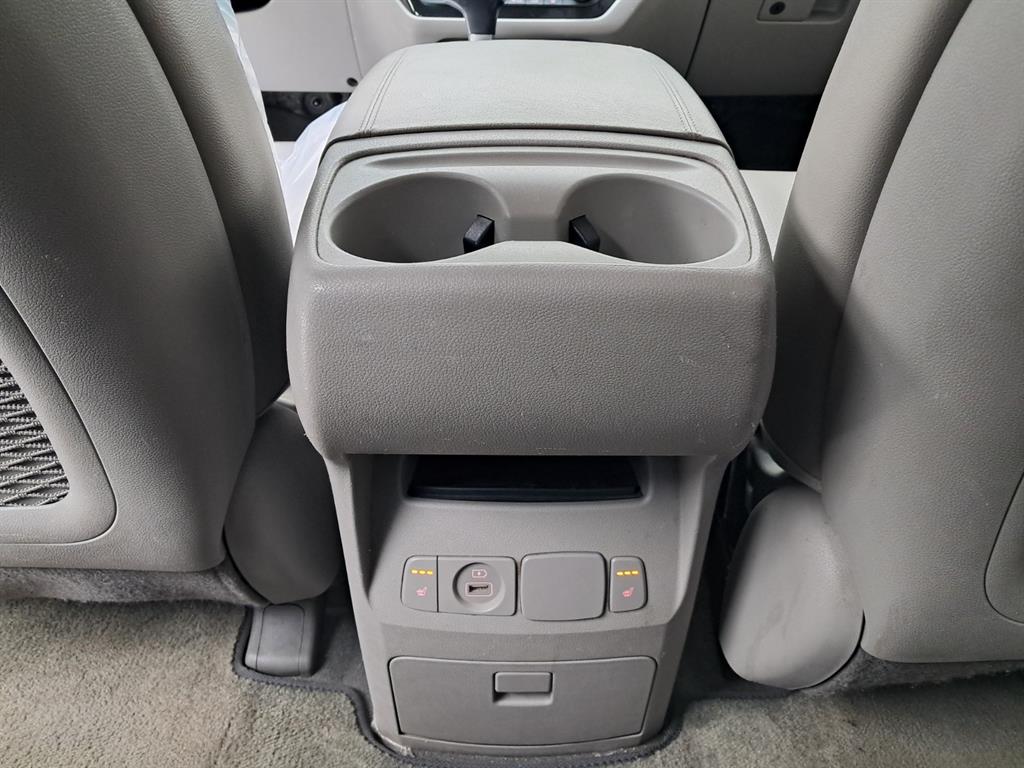 기아 더 뉴카니발 9인승 디젤 럭셔리 - 이미지 16