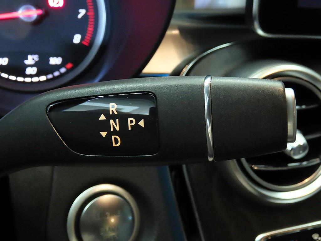 벤츠 GLC클래스 GLC 300 4매틱 쿠페 - 이미지 4