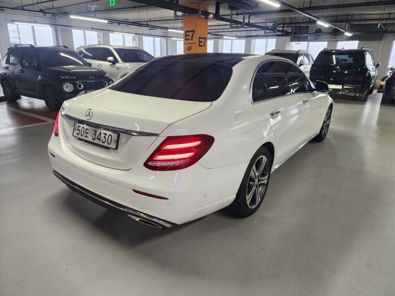 벤츠 E클래스(5세대) E300 아방가르드 - 이미지 3