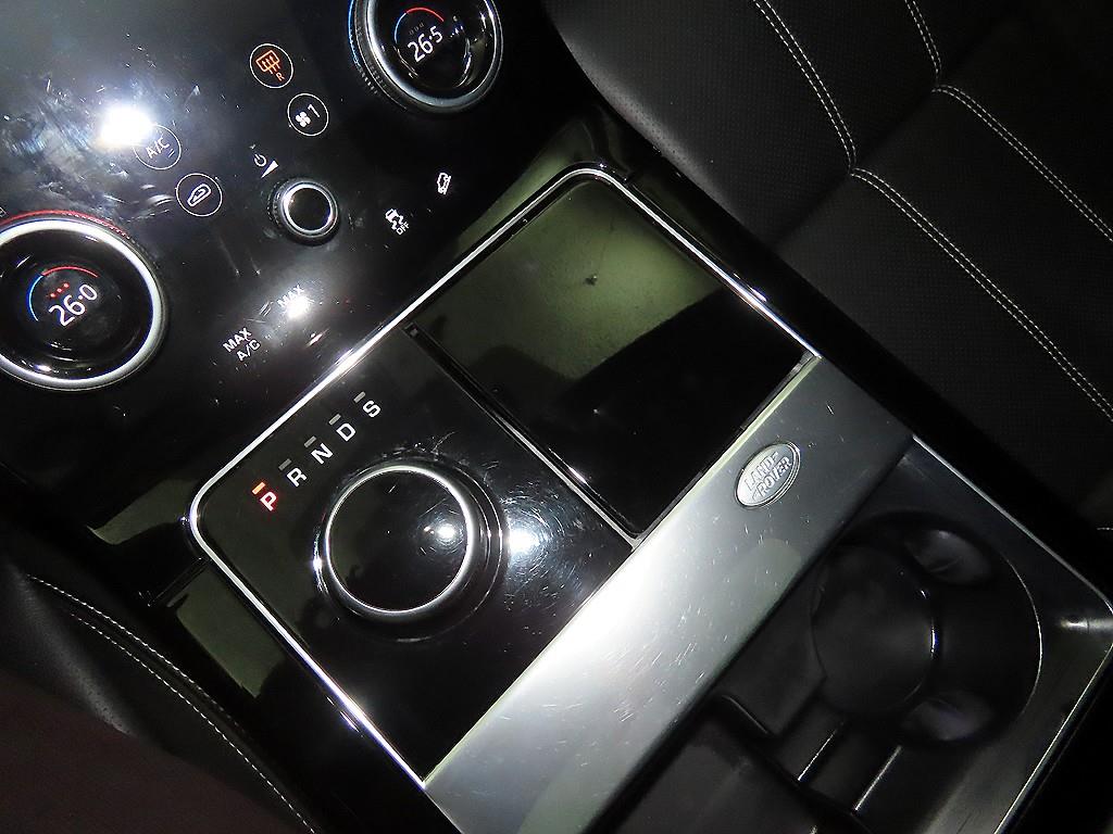 랜드로버 레인지로버 벨라 3.0 D300 SE R다이나믹 - 이미지 5