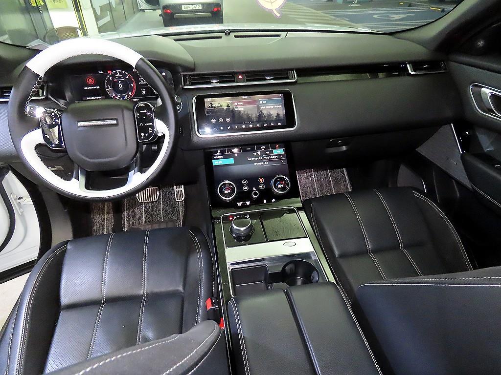 랜드로버 레인지로버 벨라 3.0 D300 SE R다이나믹 - 이미지 3