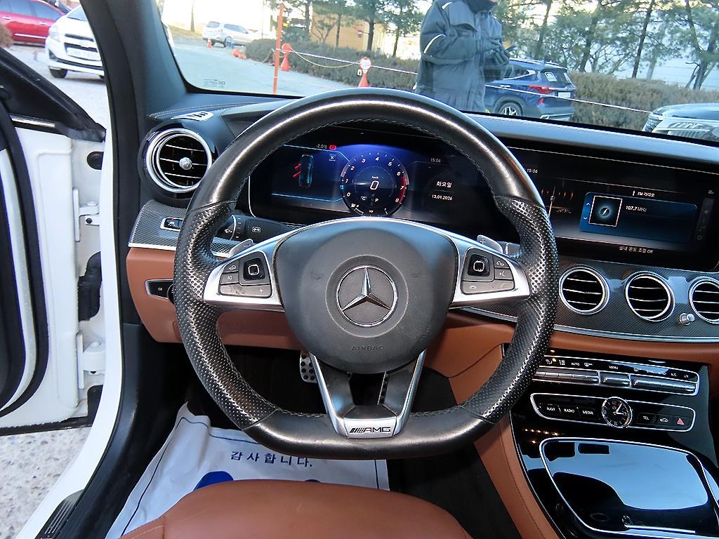 벤츠 E클래스(5세대) E300 4매틱 AMG 라인 - 이미지 13
