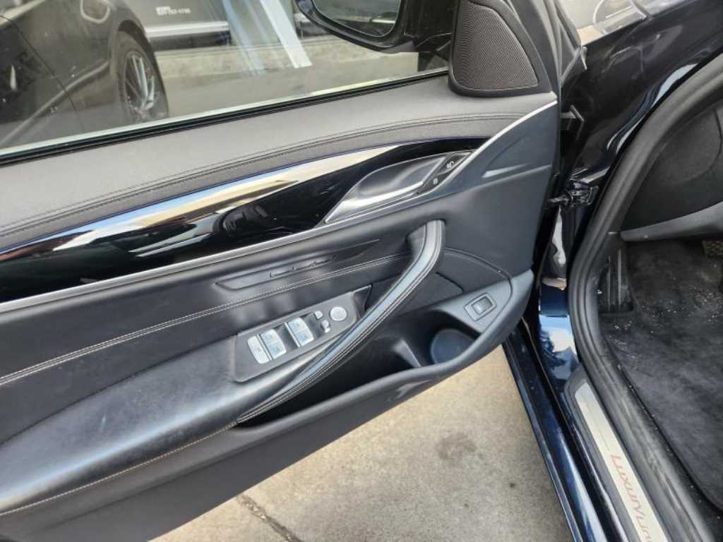 BMW 5시리즈(7세대) 530i xDrive 럭셔리 라인플러스 - 이미지 10