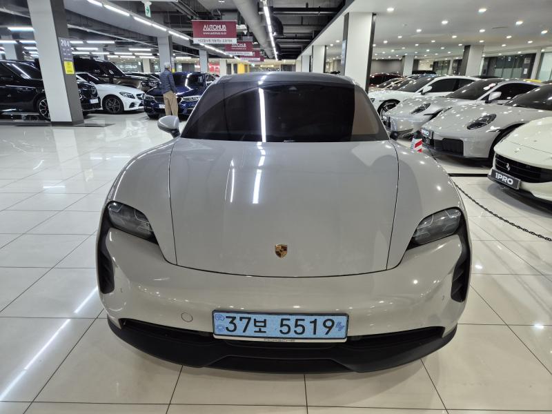 포르쉐 타이칸 EV GTS - 이미지 9