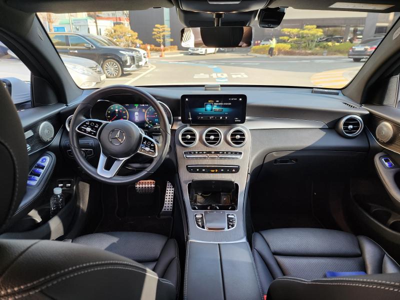 벤츠 GLC클래스 GLC 300e 4매틱 쿠페 - 이미지 4