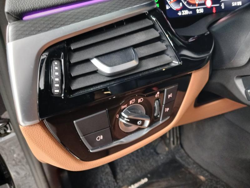 BMW 5시리즈(7세대) 520i M 스포츠팩 - 이미지 12