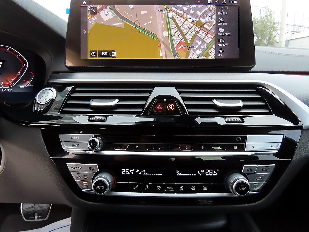 BMW 5시리즈(7세대) 520i M 스포츠팩 - 이미지 9