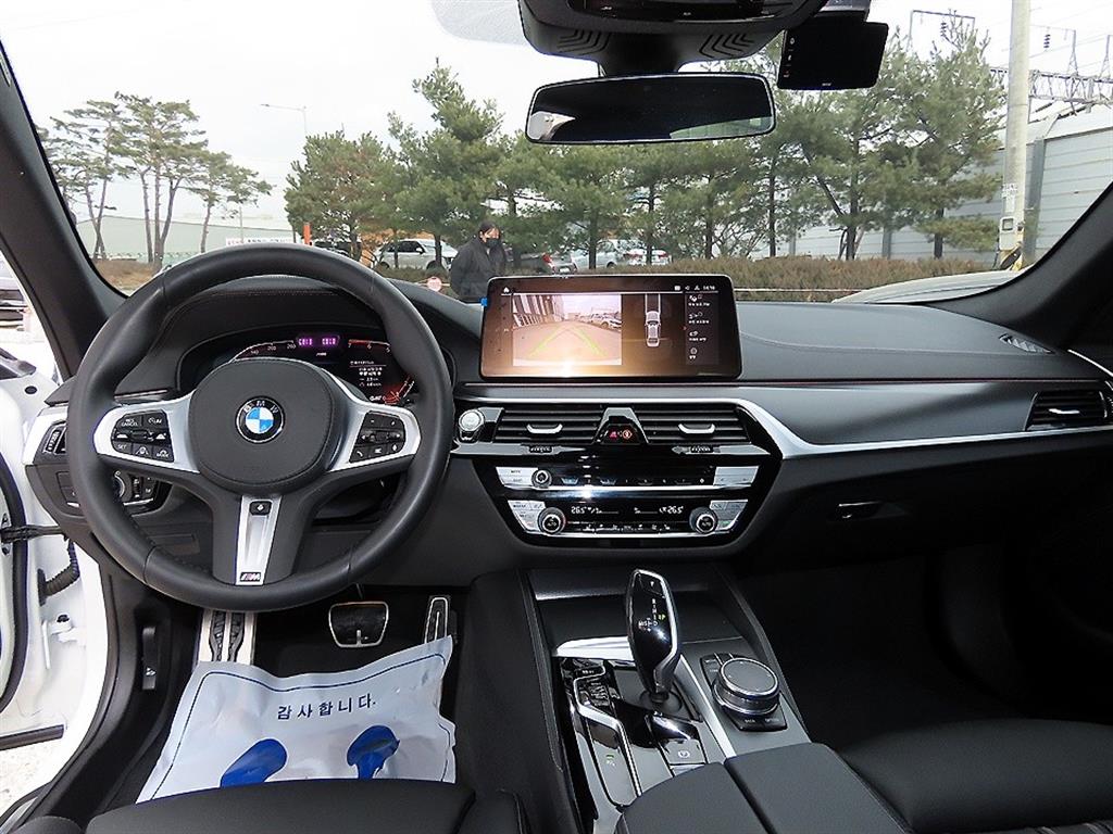 BMW 5시리즈(7세대) 520i M 스포츠팩 - 이미지 15