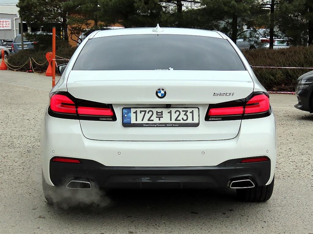 BMW 5시리즈(7세대) 520i M 스포츠팩 - 이미지 20