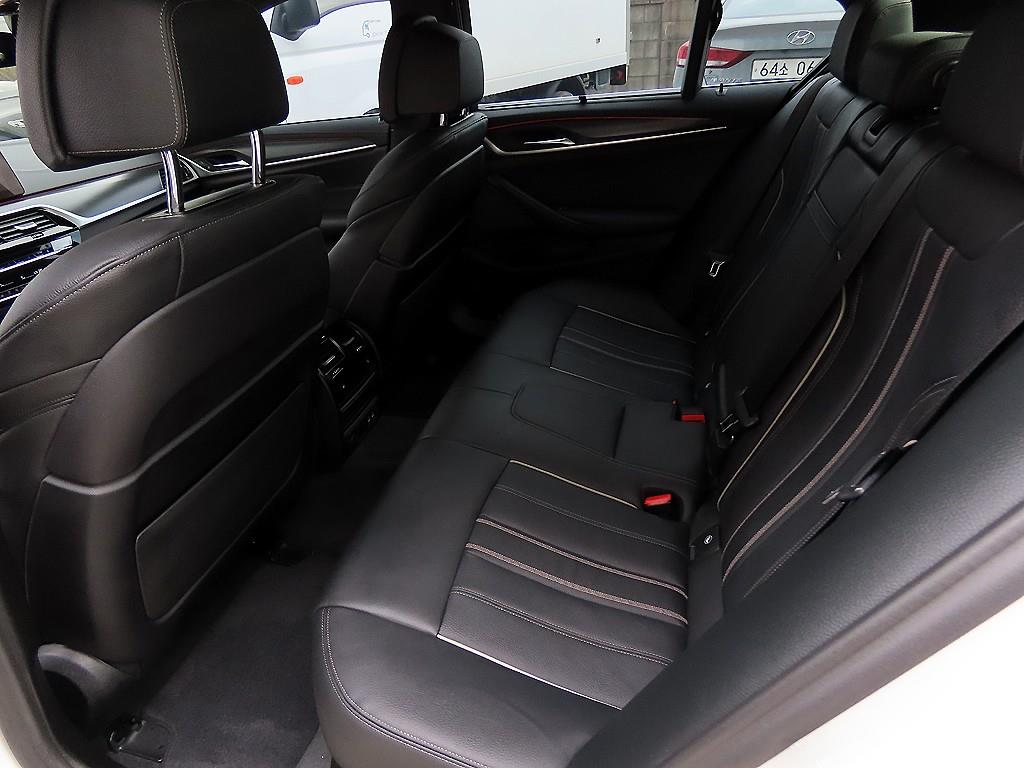 BMW 5시리즈(7세대) 520i M 스포츠팩 - 이미지 14