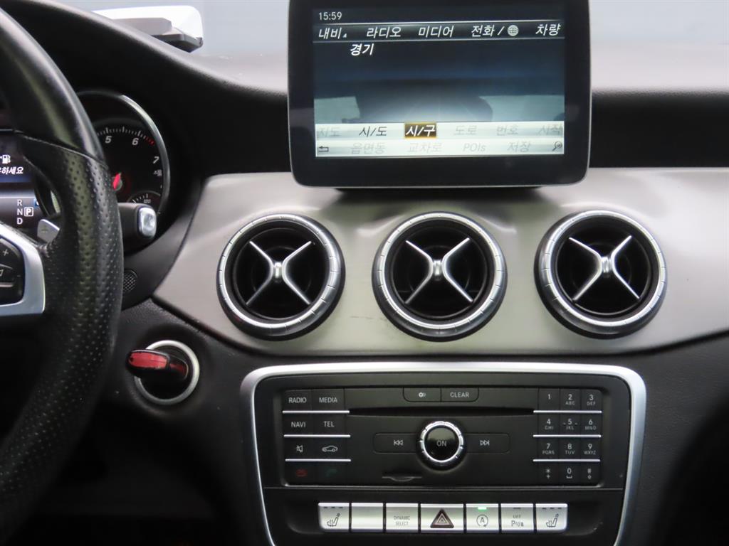 벤츠 CLA클래스 CLA250 4매틱 AMG 라인 - 이미지 12