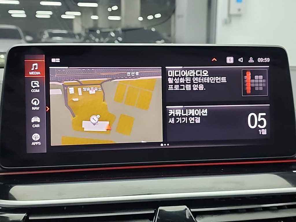 BMW 5시리즈(7세대) 523d M 스포츠팩 - 이미지 17