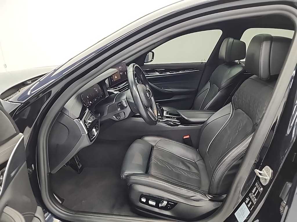 BMW 5시리즈(7세대) 523d M 스포츠팩 - 이미지 4