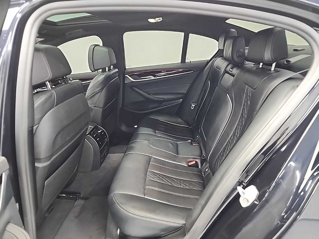 BMW 5시리즈(7세대) 523d M 스포츠팩 - 이미지 6