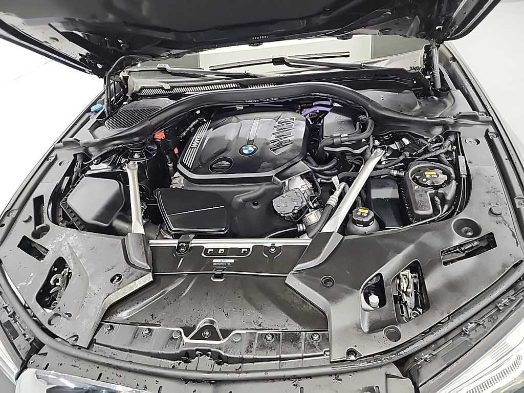 BMW 5시리즈(7세대) 523d M 스포츠팩 - 이미지 9