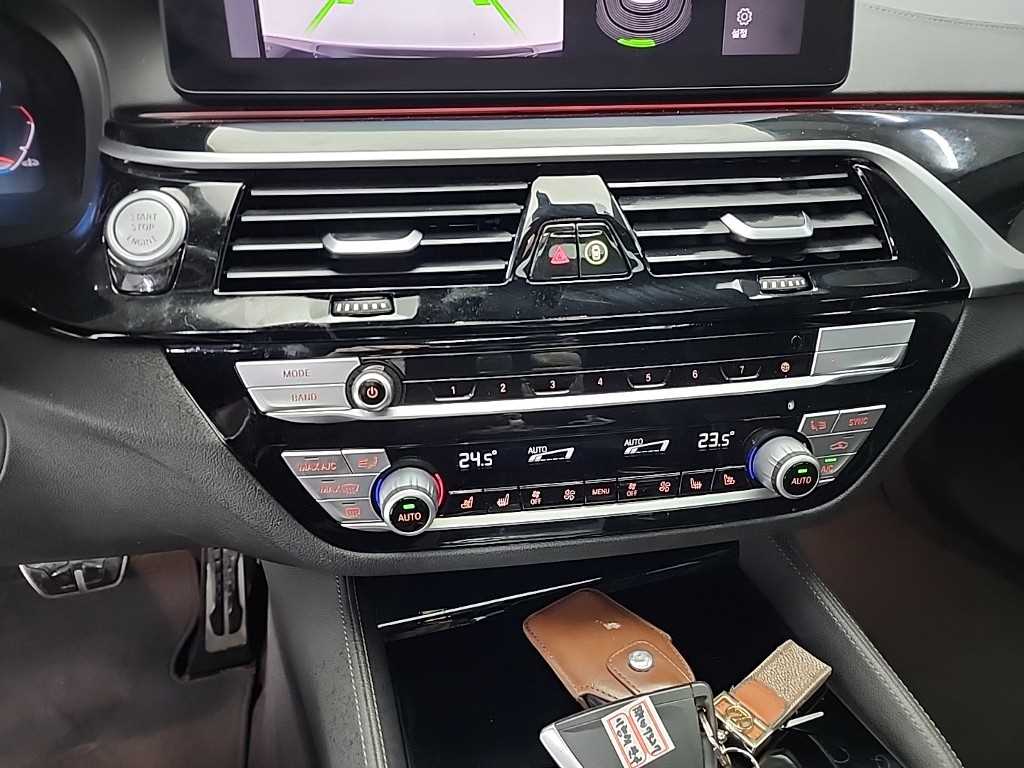 BMW 5시리즈(7세대) 523d M 스포츠팩 - 이미지 7