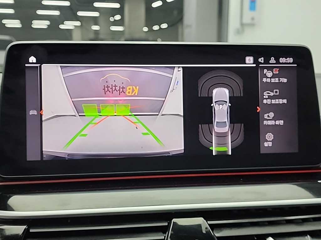 BMW 5시리즈(7세대) 523d M 스포츠팩 - 이미지 5