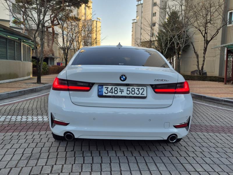 BMW 3시리즈(7세대) 330e 럭셔리 라인 - 이미지 2