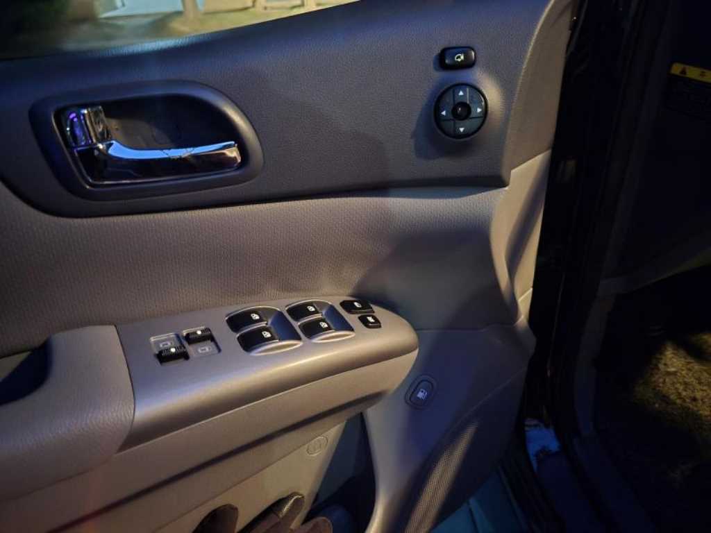 기아 카니발 R 11인승 디젤 GLX 프리미엄 - 이미지 15