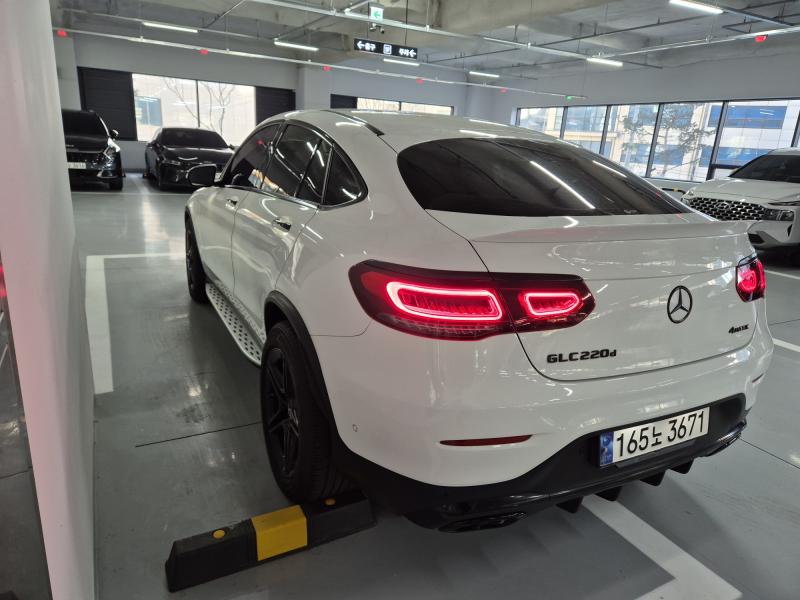 벤츠 GLC클래스 GLC 220d 4매틱 쿠페 - 이미지 10