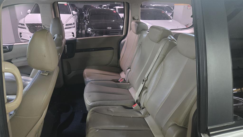 기아 카니발 R 리무진 디젤 9인승 GLX 최고급형 - 이미지 6