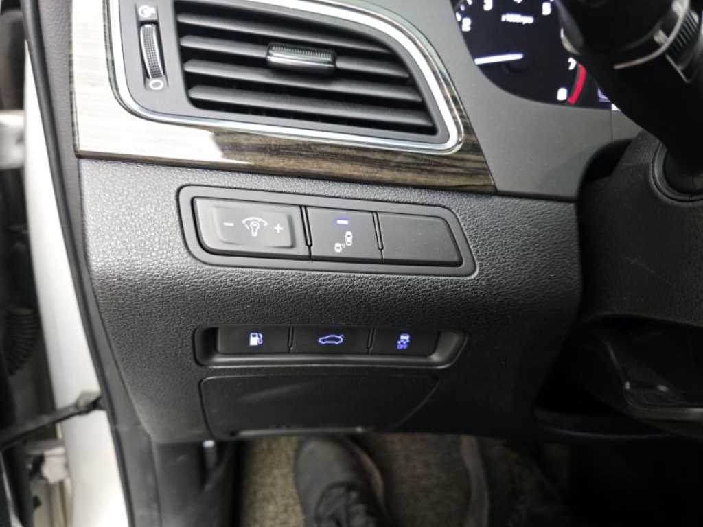 현대 LF쏘나타 2.0 CVVL 스마트 스페셜 - 이미지 4