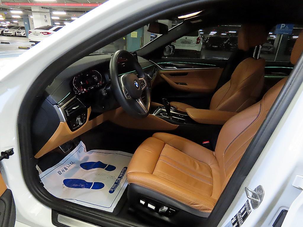 BMW 5시리즈(7세대) 520i M 스포츠팩 - 이미지 4