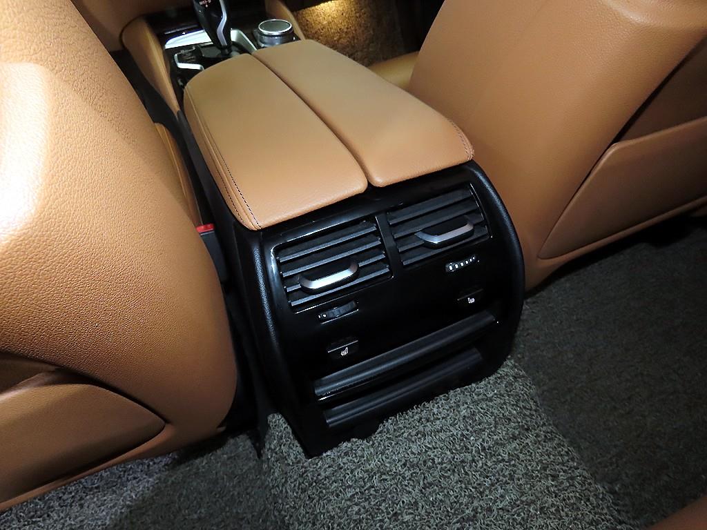 BMW 5시리즈(7세대) 520i M 스포츠팩 - 이미지 17