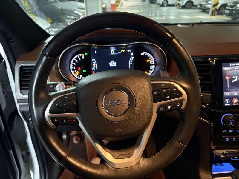 지프 그랜드 체로키(WK2) 3.6 V6 서밋 - 이미지 4
