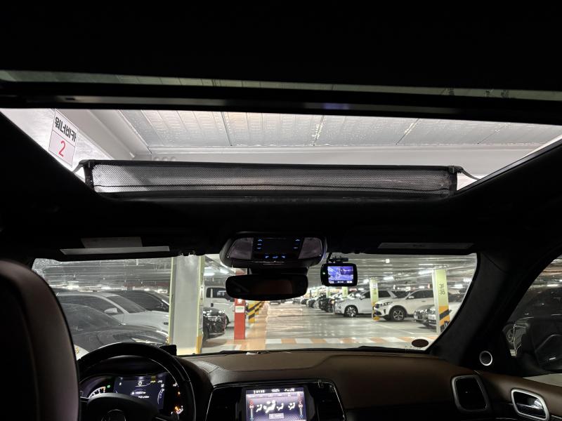 지프 그랜드 체로키(WK2) 3.6 V6 서밋 - 이미지 10