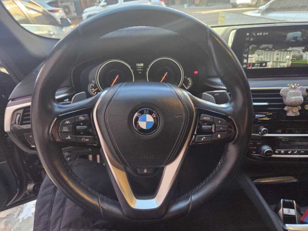 BMW 5시리즈(7세대) 520d xDrive M스포츠팩 플러스 - 이미지 12